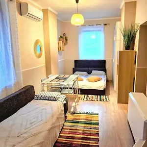 Night Host Trzebnicka 56 Free Parking Apartament